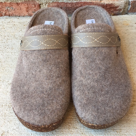 earth origins clogs